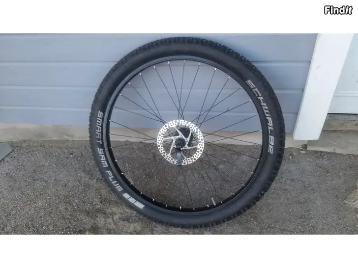 Myydään Maastopyörän etuvanne ja rengas 26tum 40e