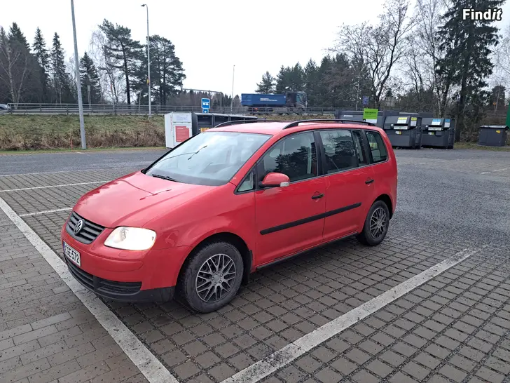 Säljes Volkswagen Touran 1.6 bensaa manuaali vm 2003
