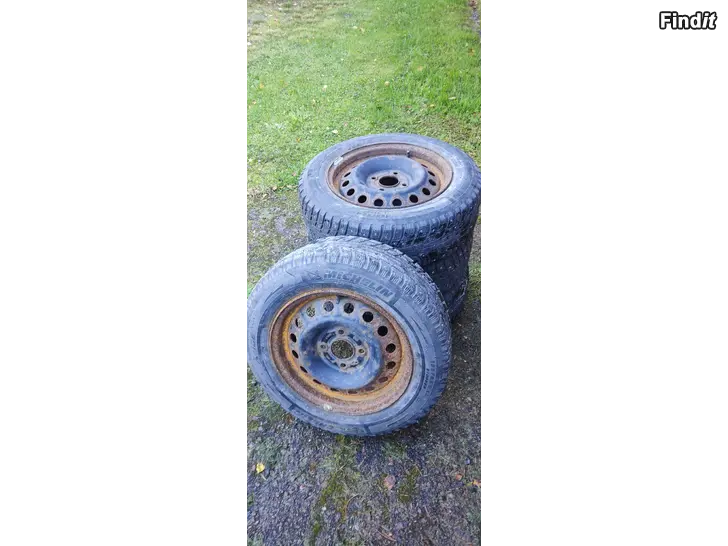 Myydään Vinterdäck Michelin 185/65R15 4x114.3