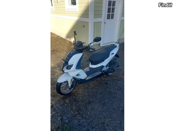 Myydään Peugeot Speedfighter 4