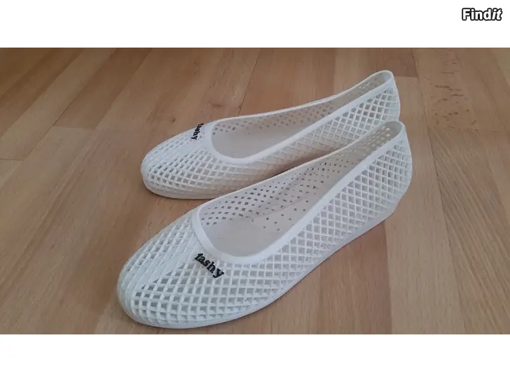 Myydään Naisten kengät uimakengät -2e