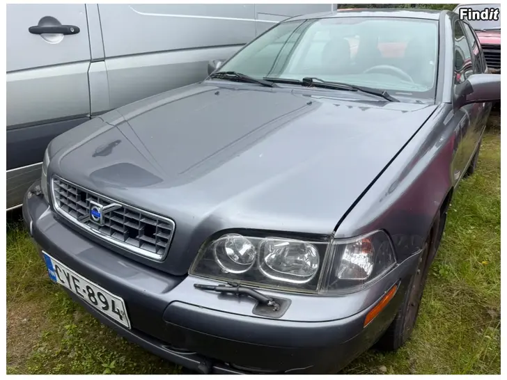 Säljes VOLVO V40 SPORTSWAGON 2004 i delar-osina