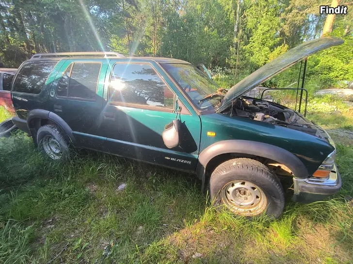 Myydään Chevy blazer S10-98