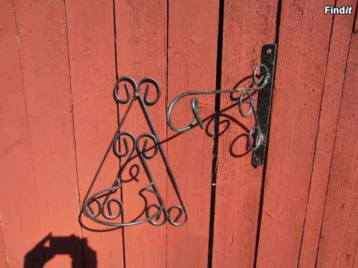 Säljes 2kpl kukkatelineitä