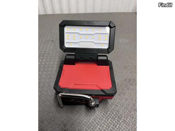 Myydään Milwaukee M18 led lampa