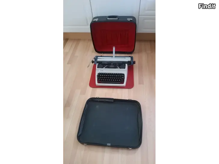 Säljes Vintage kirjoituskone ERIKA ja kantolaukku -hinta 10e