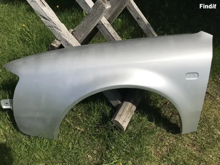 Myydään Audi A6 etulokasuoja vasen, hopea - UUSI / Framskärm vänster, silver