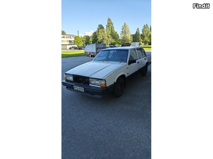 Myydään volvo 740 1989