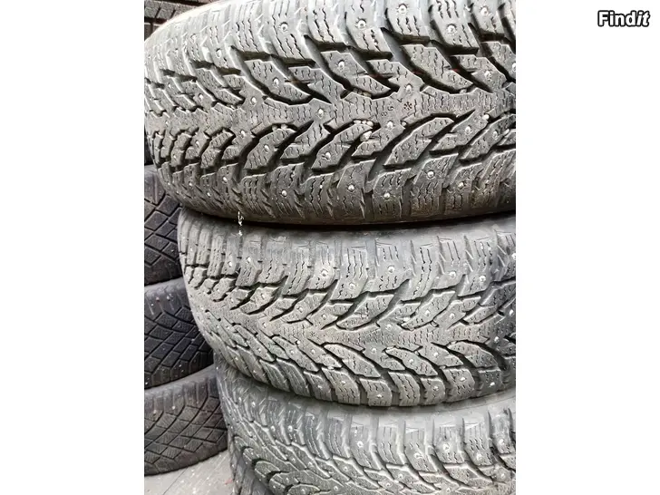 Myydään 235/55 R 19 Nokian tyres hakkapeliitta 9 suv