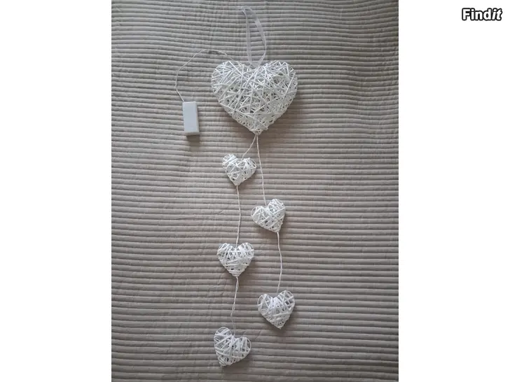Säljes ljusslinga vita hjärtan