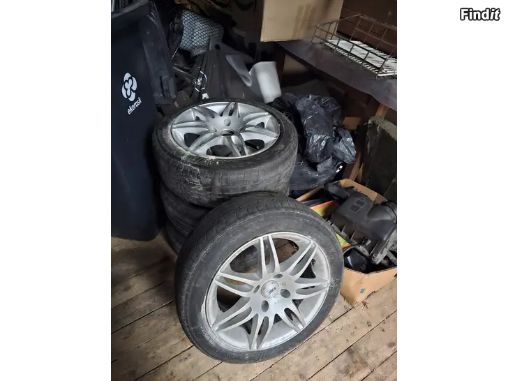 Säljes 4x114.3 aluminium fälgar med däck