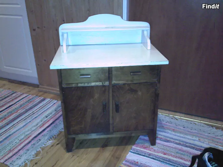 Vaihdetaan Vintage Komuutti pesupöytä talonpoikais