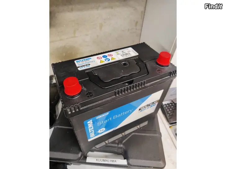 Myydään Auton 12v akku