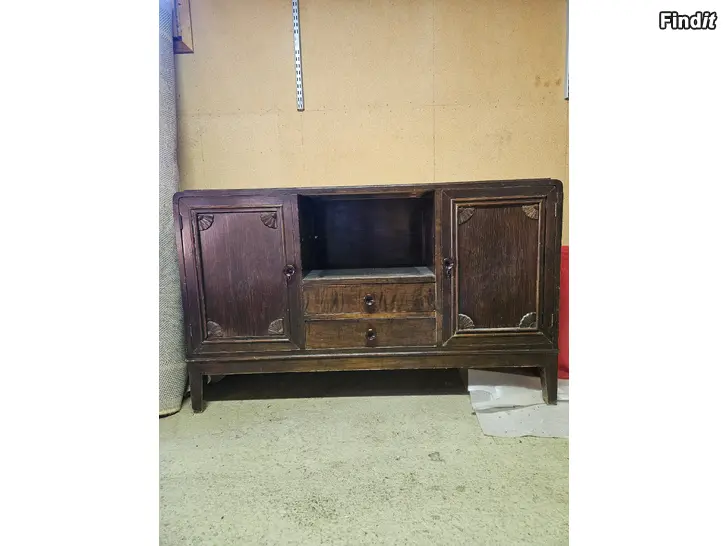 Myydään Gamla skänk / Vanha senkki