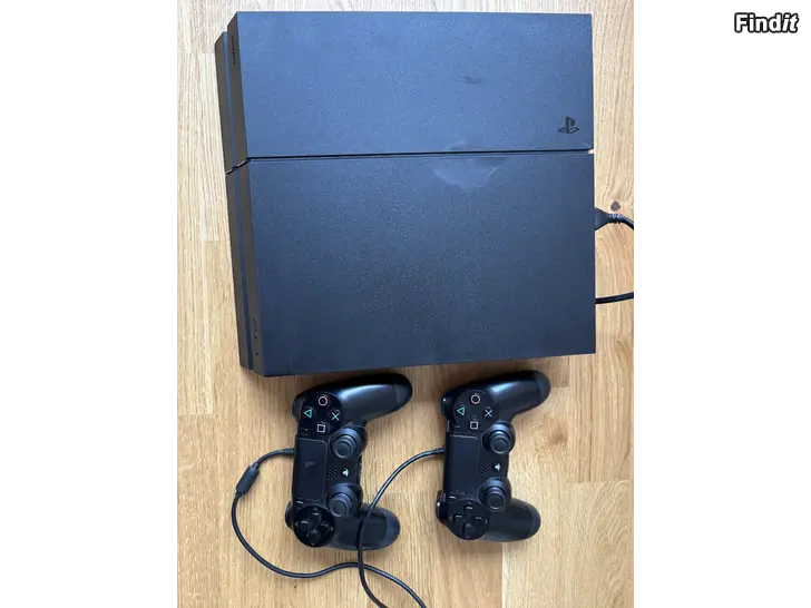 Säljes PS 4 spelkonsol med två handkontroller