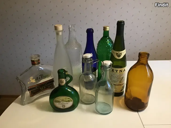 Säljes Gamla glasflaskor ca 30-40 st stora och små