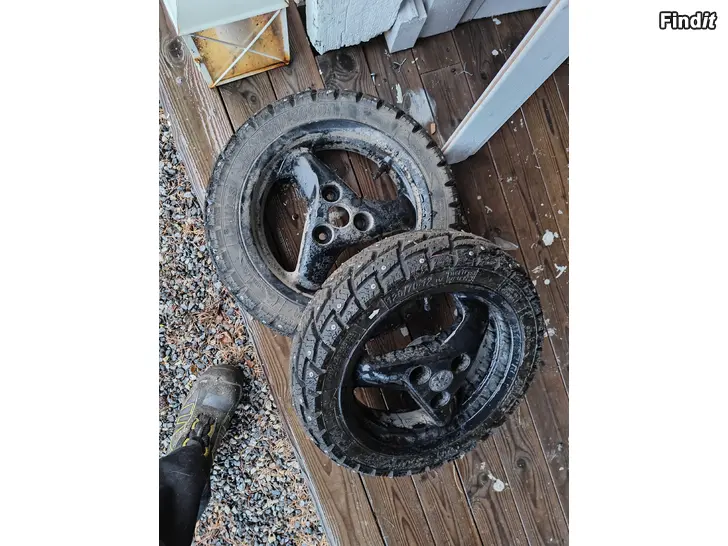 Säljes Peugeot Speedfight däck och fälgar