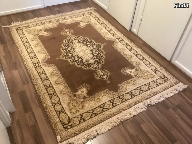 Myydään Villamatto