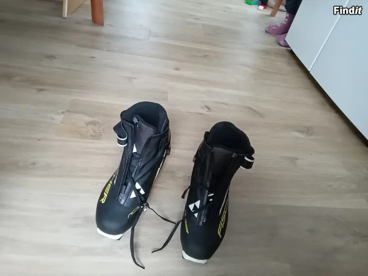 Säljes Skidskor Fischer RC3 skate