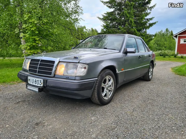 Myydään MERCEDES BENZ 200D 5vxl 1989
