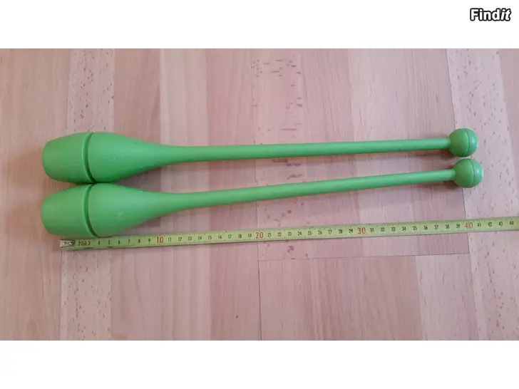 Myydään Voimistelukeilat vihreät 2kpl 41.5cm -hinta 6e
