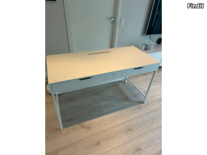 Säljes Skrivbord/Databord