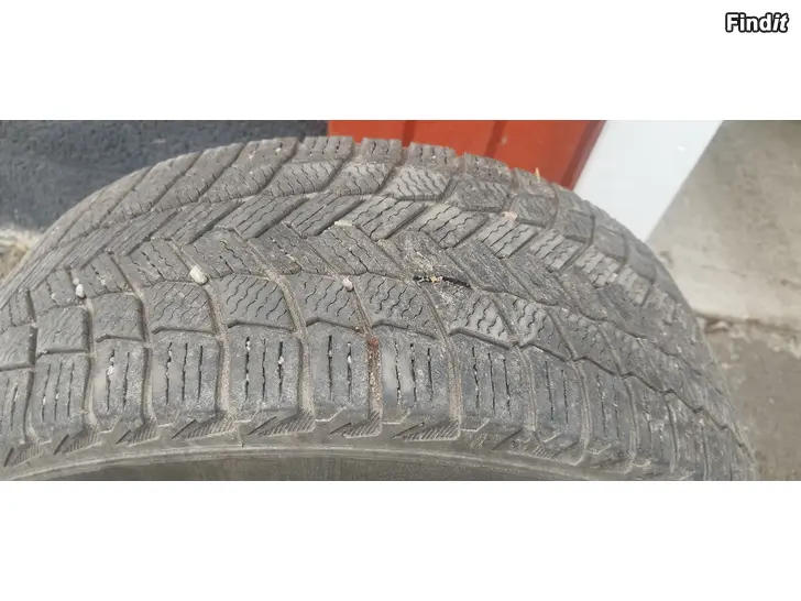 Myydään Michelin  225/50.17