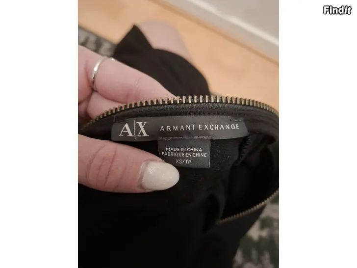 Myydään Myydään uusi kaunis Armani mekko