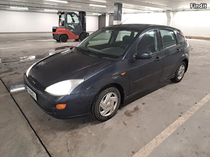Säljes Ford Focus 1.6 bensa manuaali vm2001
