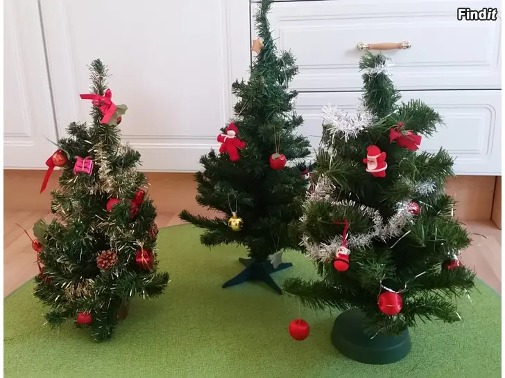 Myydään Pikkujoulukuusi 3kpl yht 10e