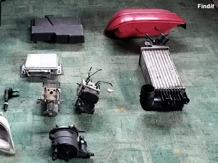 Myydään Välijäähdytin akkukotelonkanssi Bosch ohjaus boksi