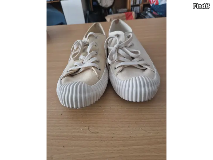 Säljes Skor st 40............