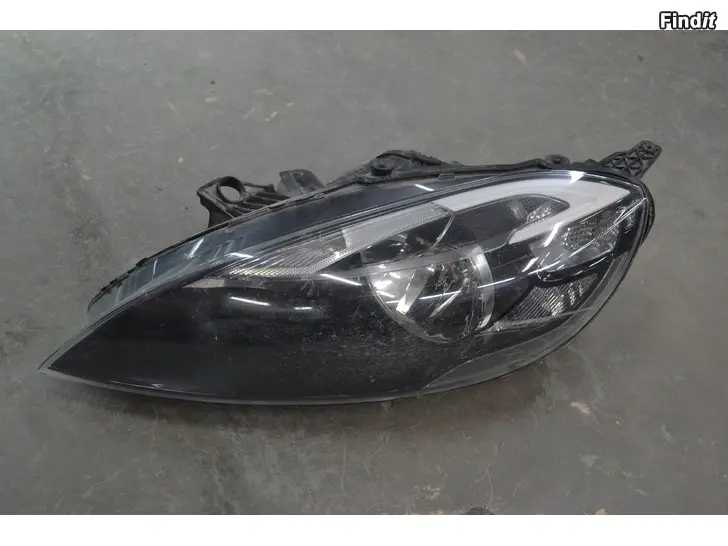 Myydään Volvo V40 Ajovalo Etu Vasen Headlight Left 31283326