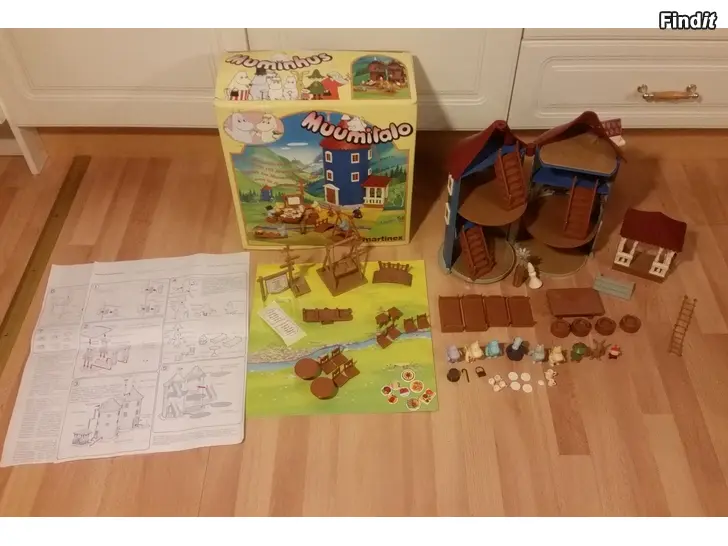 Myydään Vintage 1990-luvun aukeava iso Muumitalo ja hahmot 9kpl Martinex  TARJOA