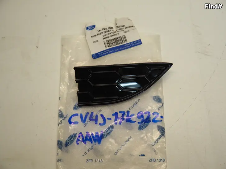 Myydään Ford Kuga II 12-19 takapuskurin Rear Bumper Tow Eye Cover Cap CV4J-17K922-AAW