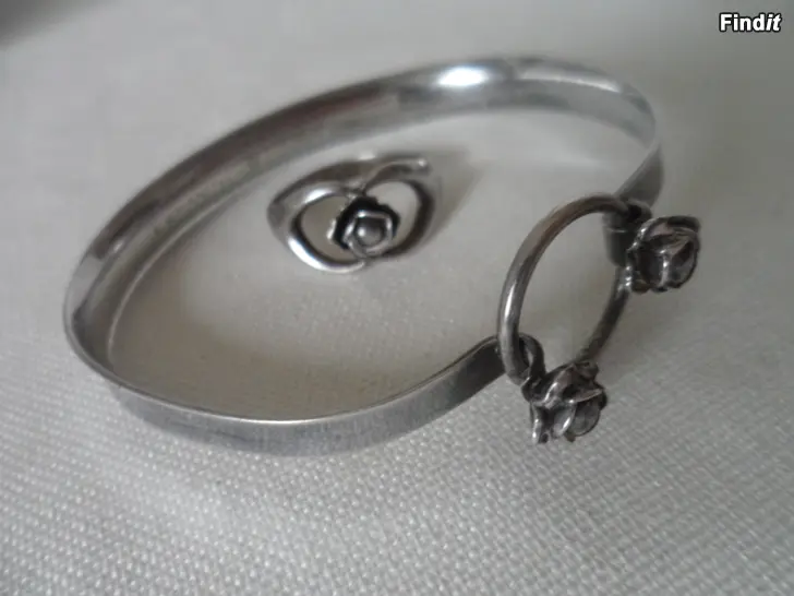 Säljes E. Granit hopeinen rannerengas Vintage