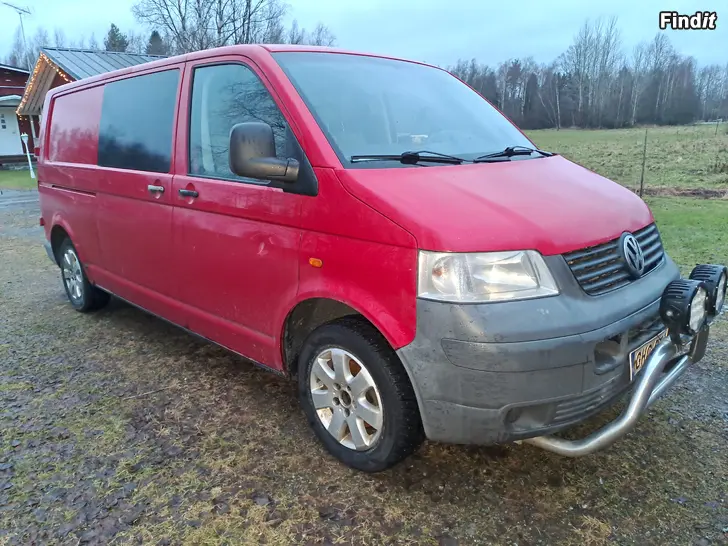 Myydään VW Transporter T5