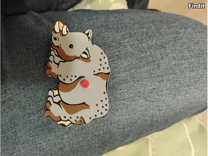 Myydään Sarvikuono härpäke