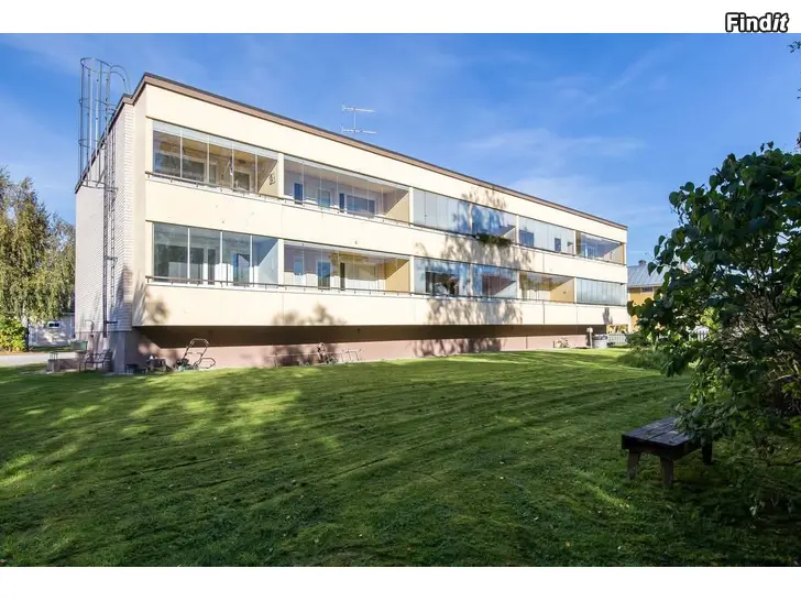 Myydään Valoisa, parvekkeellinen kaksio. Laajasti remontoitu