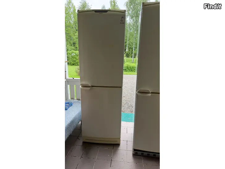 Myydään Jääkaappi Helkama