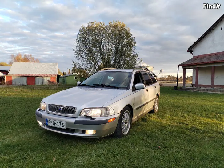 Myydään Volvo V40 T4 1.9 osina