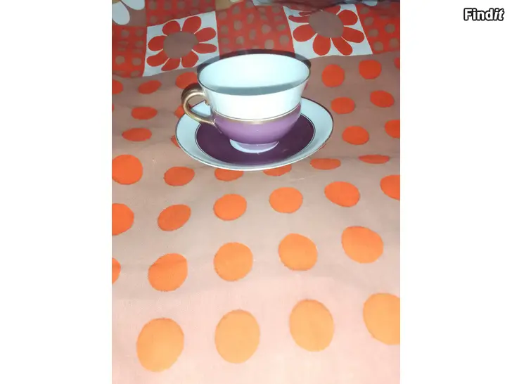 Säljes Arabian kahvikupit lautasilla piippuleima