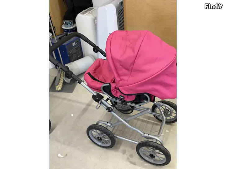 Säljes Brio dockvagnar två st