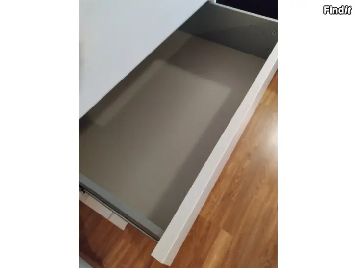 Myydään Siisti lipasto