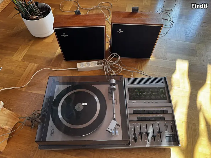 Säljes Retro Philips radio