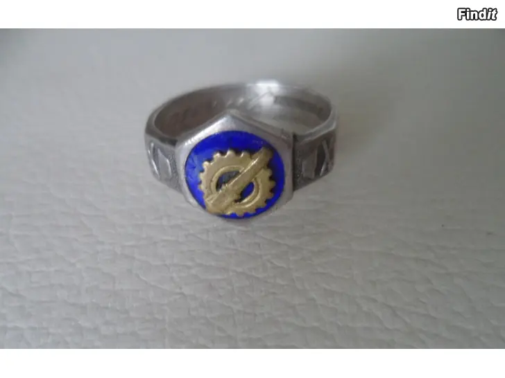 Myydään Hopeinen emalisormus v.1967 koko 20