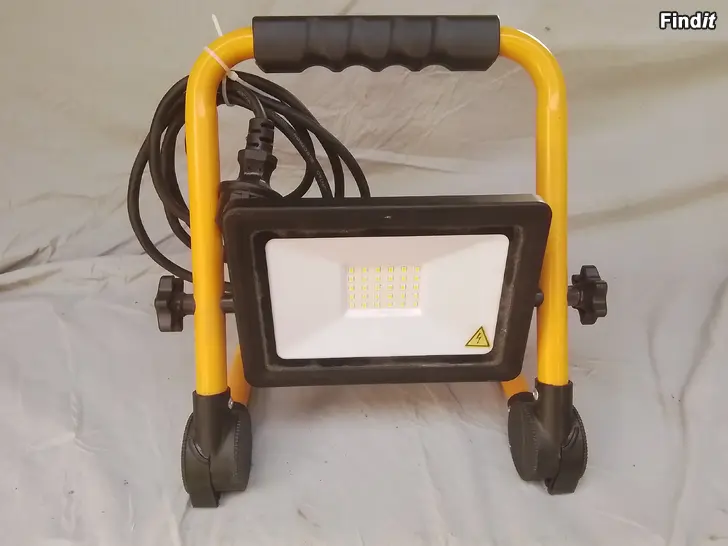 Myydään Led työvalaisin 30W