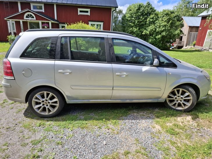 Säljes Opel Zafira B 2.0Turbo, 7 personers - obesiktad