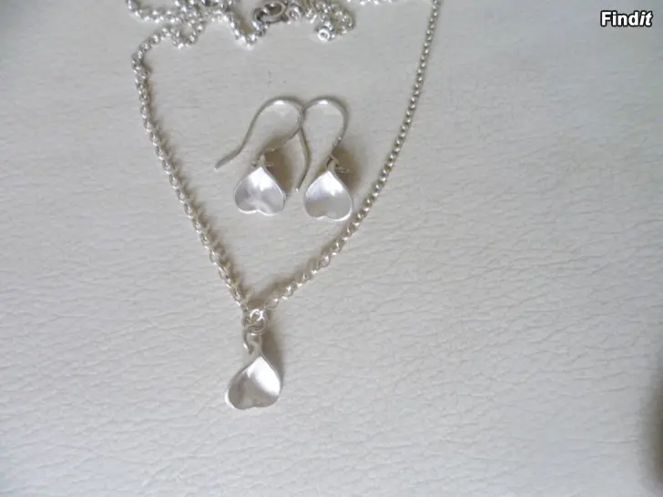 Myydään Kalevala Made in Helsinki Eira Hopeakorut uudet