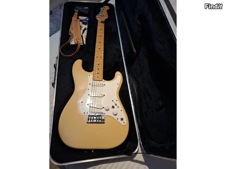 Myydään Hei kitaristit Nyt tarjolla aito Fender Stratocaster